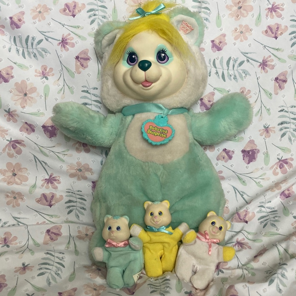 Baby Cub Surprise Bear Plush with 3 Babies Hasbro 1992